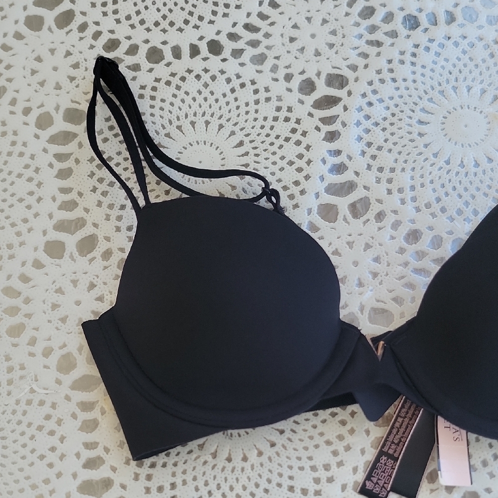 Victoria's Secret Black Bra - Picture 5 of 9